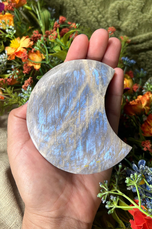 Moonstone Carving of the Moon (Flashy!)