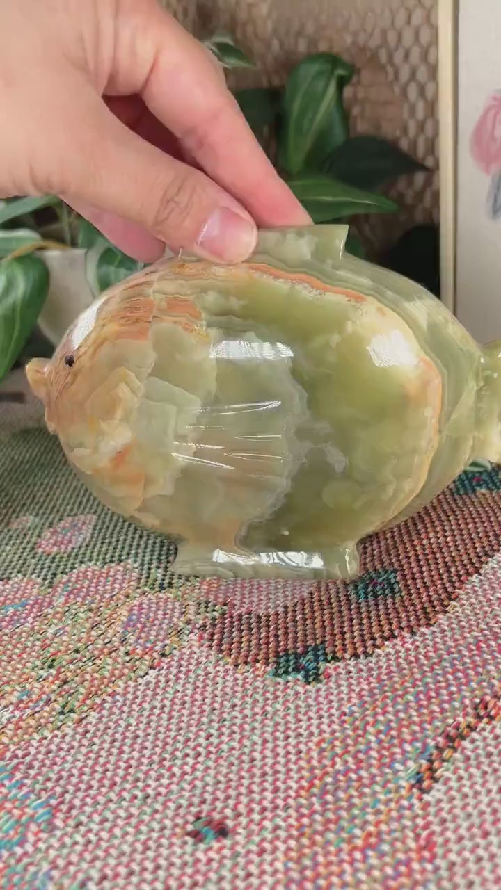 Beautiful Green Onyx Hand-Carved Fish Carving